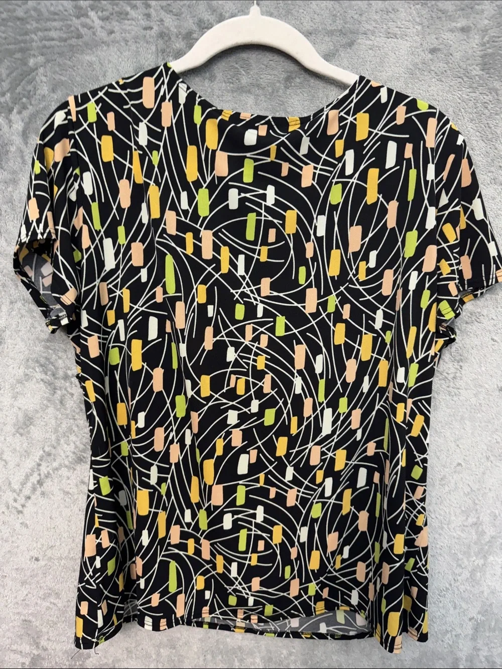 Briggs New York Lg Black Short-Sleeve drape neckTwist-Front Top geometric USA
